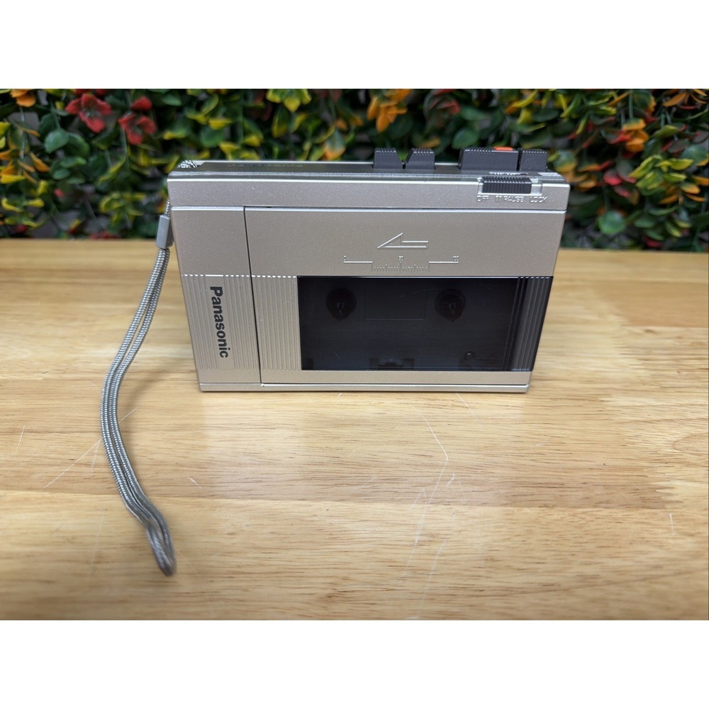 Panasonic RQ-352 Handheld Portable Cassette Player Recorder FOR PARTS‎ ONLY